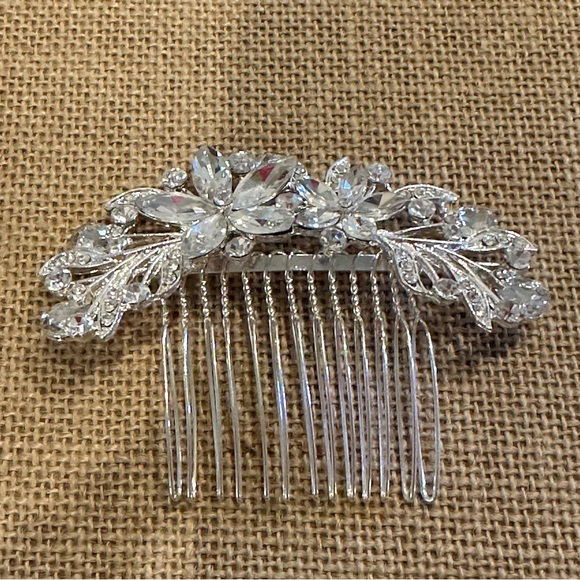 Rhinestone Hair Comb ( Bridal, Fomal) silver with clear rhinestones- Floral - Picture 6 of 7